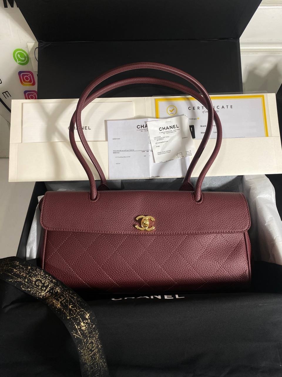 Small Urban Essential East West Shopping Tote Dark Burgundy Caviar Gold Hardware  - foto 2